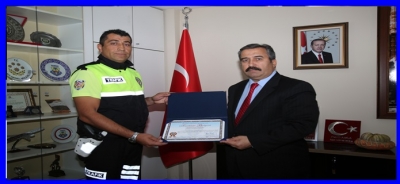 BAŞARILI PERSONELİNİ ÖDÜLLENDİRDİ.