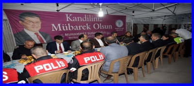 BAŞKAN SUBAŞIOĞLU VE EMNİYET MÜDÜRÜ DEMİR VATANDAŞLARA İKRAMLARDA BULUNDU