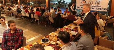  Başkan Zolan, Sahur Sofrasında Gençlerle Bir Araya Geldi