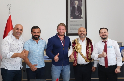 Başpehlivan İsmail Balaban CW Enerji’yi İiyaret İtti