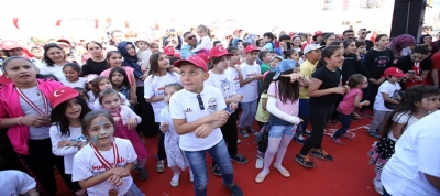 BİNLERCE ÇOCUK TOPAÇ ŞENLİĞİNDE BULUŞTU