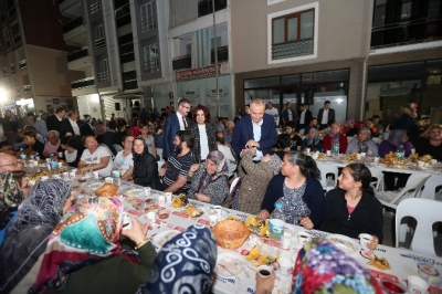  Büyükşehir'den Karaman Mahallesi’nde sahur 