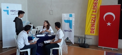 DENİZLİ İŞKUR LİSE MESLEK FUARINDA ÖĞRENCİLERLE BULUŞTU