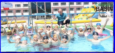 PAMUKKALE BELEDİYESİ  ÇOCUKLARA YÜZME ÖĞRETİYORAnchor