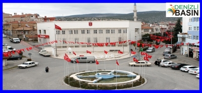 TAVAS, AFRİNDEKİ ASKERLERİMİZ İÇİN KIRMIZI BEYAZA BÜRÜNDÜ