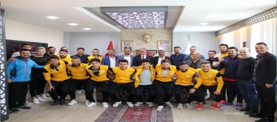 TAVAS BİRLİKSPOR’DAN BAŞKAN AKYOL’A ZİYARET