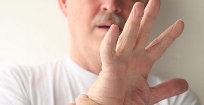  VÜCUTTA ANİ TİTREMEYE YOL AÇAN 8 FAKTÖR